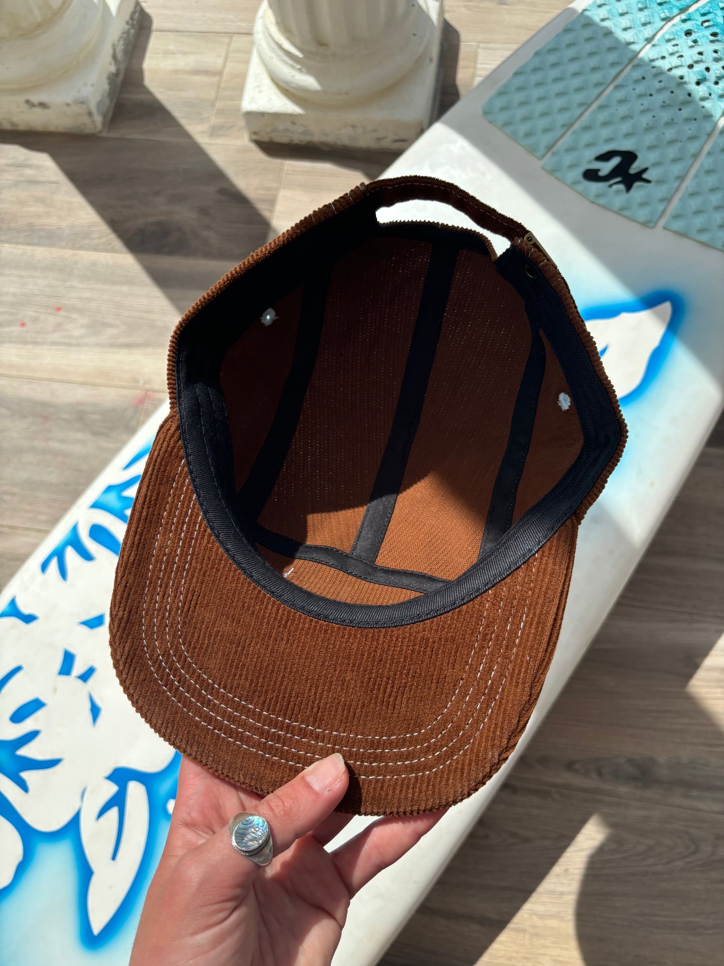 Surf cord lid